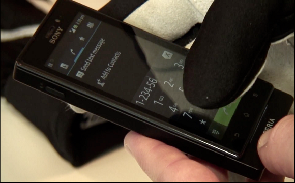 Update-ul Ice Cream Sandwich pentru Sony Xperia Sola permite folosirea touch-ului cu manusi prin Glove Mode (video)